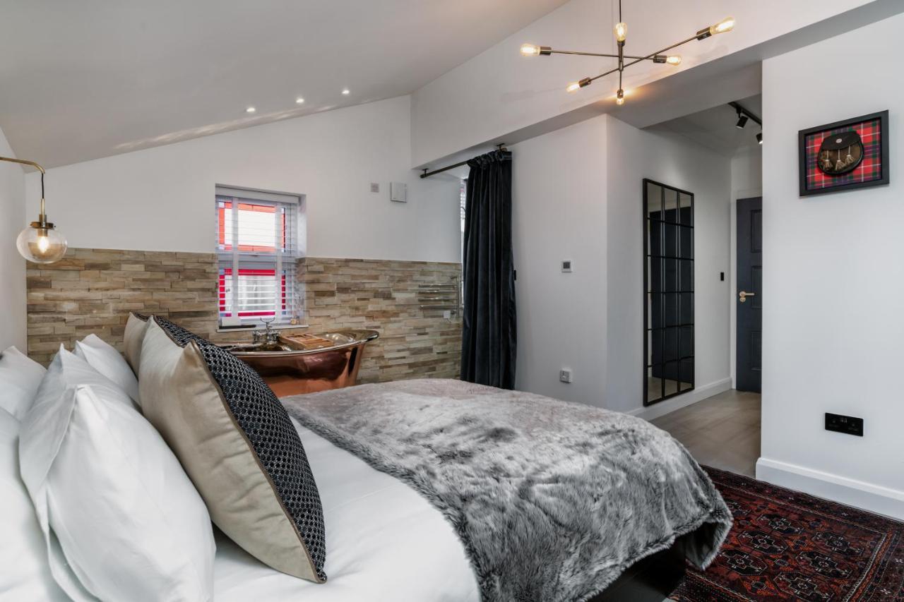 Pamper Yourself In Our Double Sized Copper Tub -2 Bedroom Villa Inverness Exterior foto